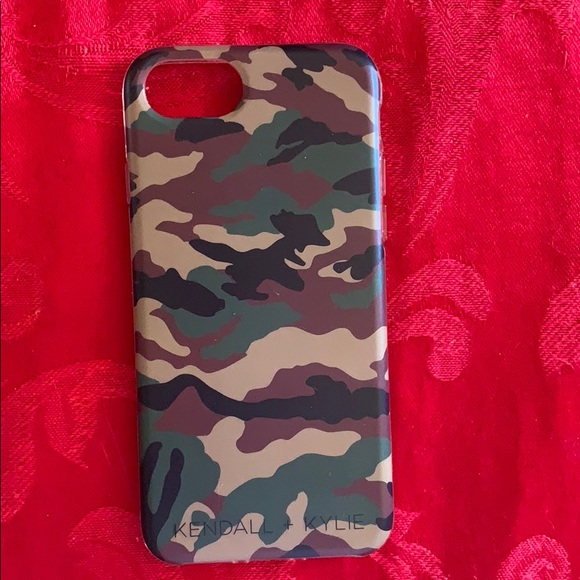 Kendall & Kylie iPhone 7  camo phone case. - Picture 1 of 1